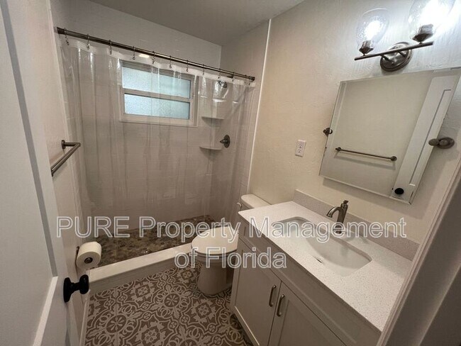 Building Photo - 1222 SE 3rd St