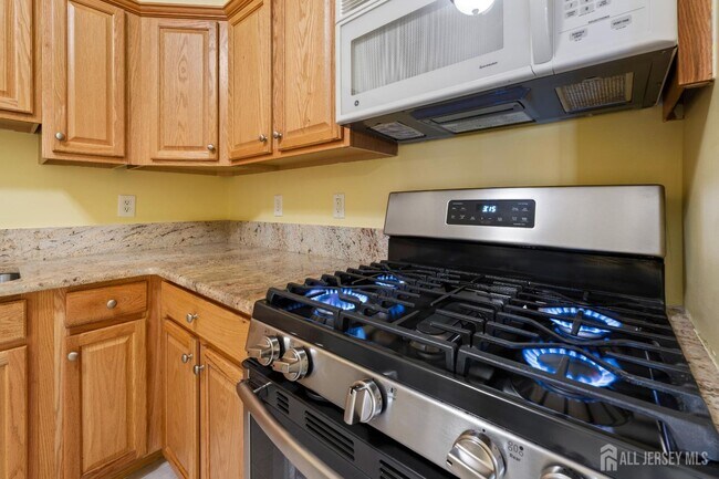 Building Photo - 540 Cranbury Rd