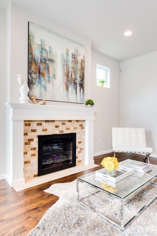 Building Photo - Newer 4 Bed 2.5 Bath with Bonus Room!!