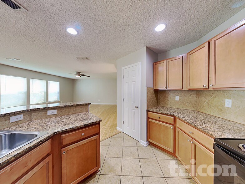 Building Photo - 11982 Alexandra Dr