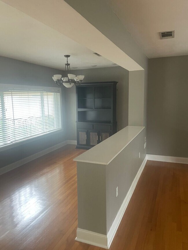 Building Photo - 2/2 HOME FOR RENT ONLY 1800$