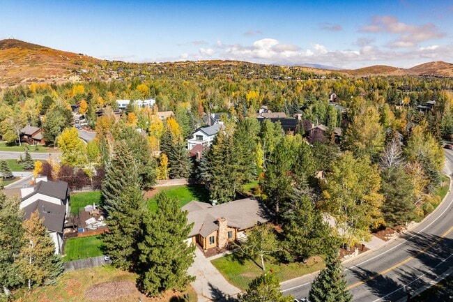 Building Photo - Updated Log Cabin in Park City — Modern Co...