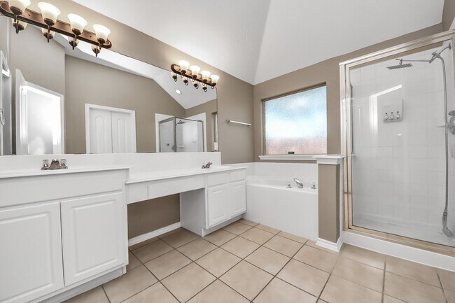 Building Photo - 10118 Heron Meadows Dr