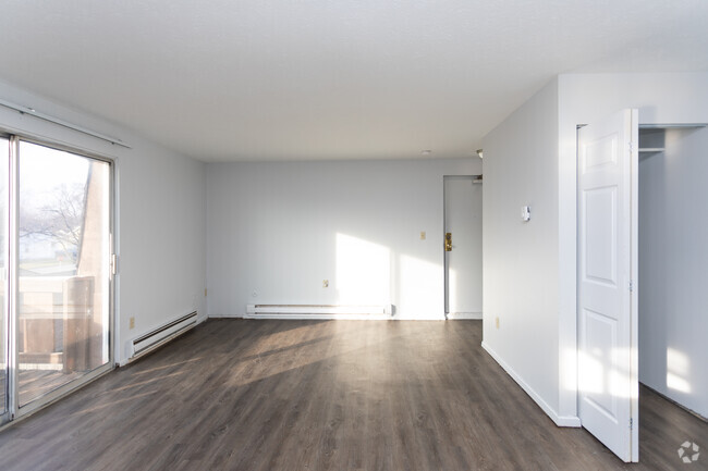 1BR, 1BA - 650 SF Interior Example - Clinton Square