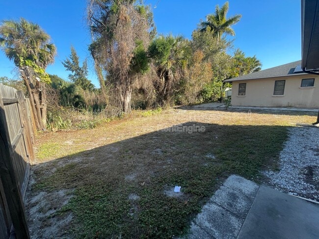 Building Photo - 805 SE 24th Ave