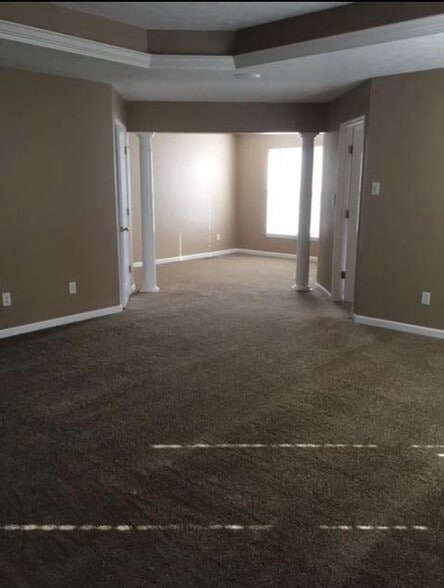 Building Photo - 5573 Woodmansee Way