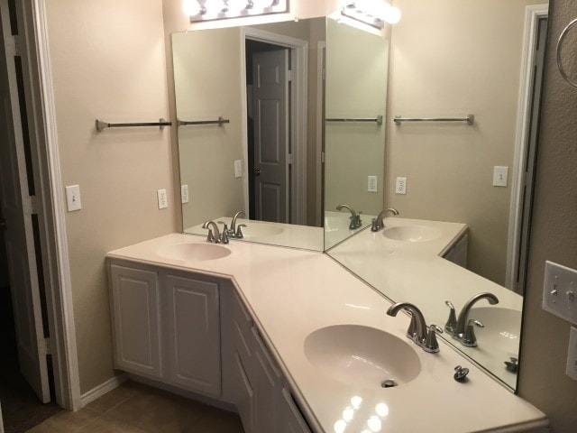 Building Photo - 4008 Double Oak Dr