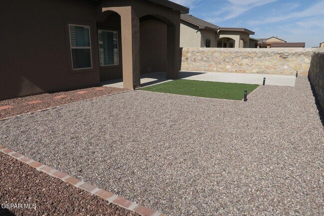 Building Photo - 13153 Cozy Cove Ave