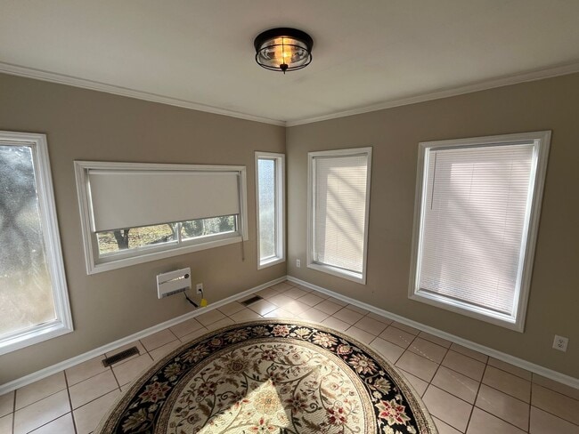 Building Photo - Charming 2-bedroom, 1-bathroom house