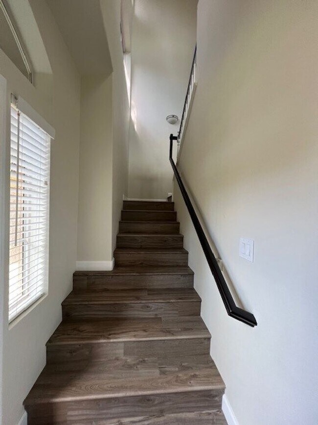 Building Photo - PICTURE PERFECT 2 BR/2 BATH PLUS LOFT END UNIT CONDO WITH DIRECT ACCESS 2 CAR GARAGE