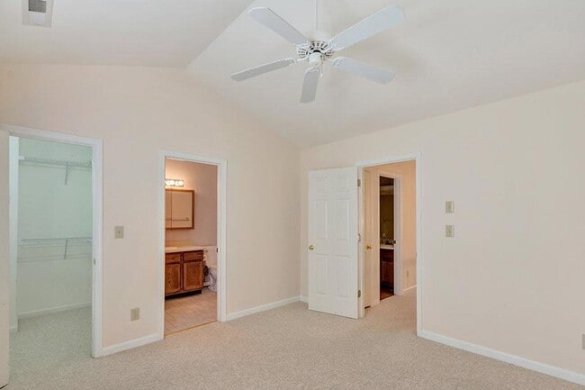 Building Photo - River Run Townhome With Large Finished Basement