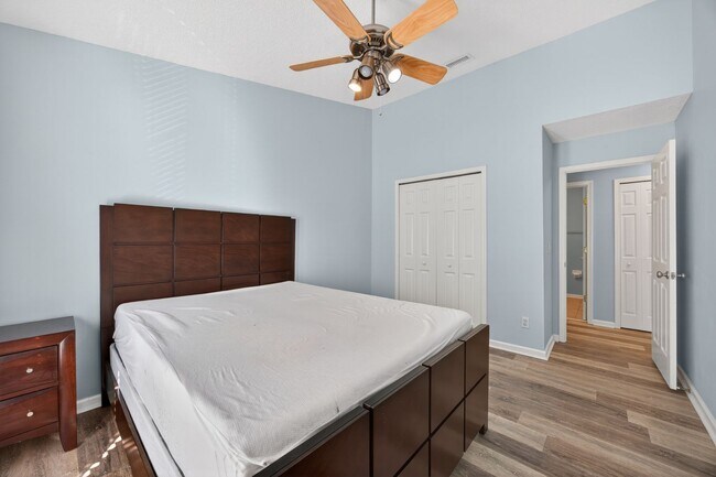 Building Photo - Windsor Pointe Condo