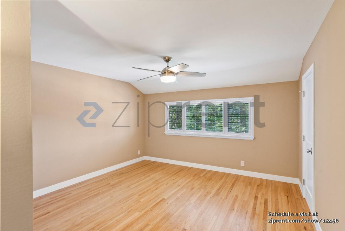 Building Photo - Unit