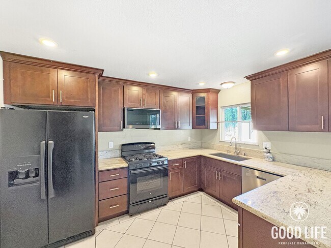 Building Photo - Renovated 4BR Home with Large Yard on Peaceful Cul-de-Sac