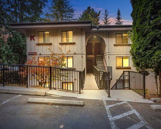 Primary Photo - Charming Updated Ground-Floor 2 Bed - 1 Ba...