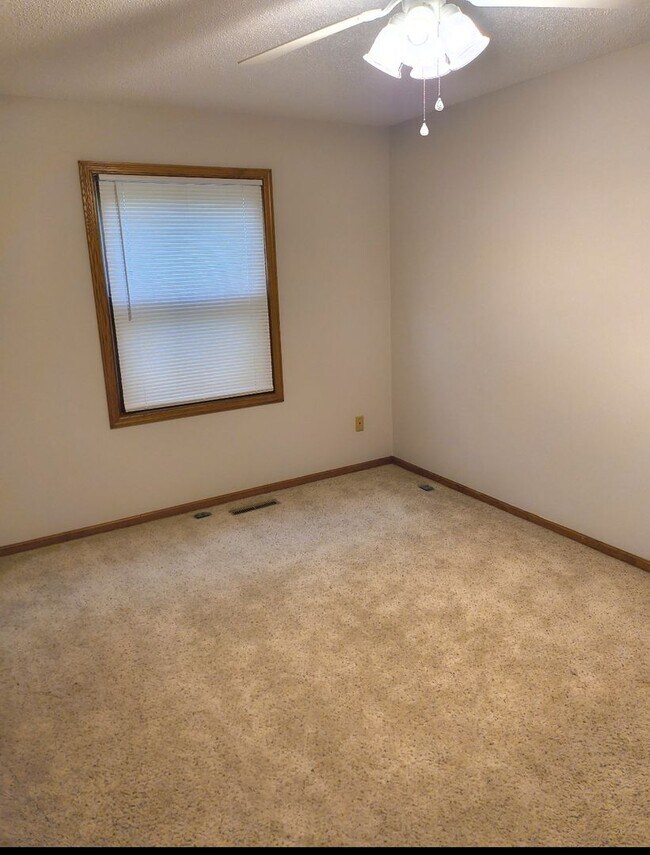 Building Photo - 1250 Silverwood Ct