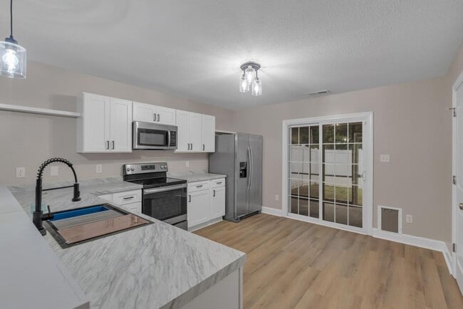 Building Photo - THE BURROUGHS @ CAROLINA PLANTATIONS