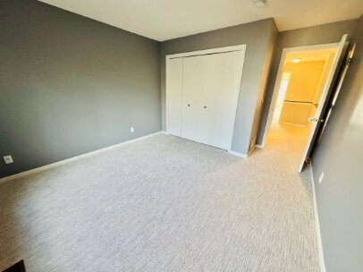 Building Photo - "Charming 2-Bed, 2-Bath Townhouse with Gleaming Hardwood Floors in Saint Anthony!"