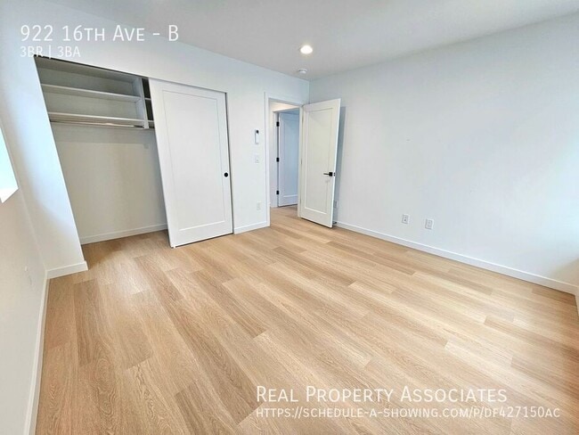 Building Photo - 922 16th Ave