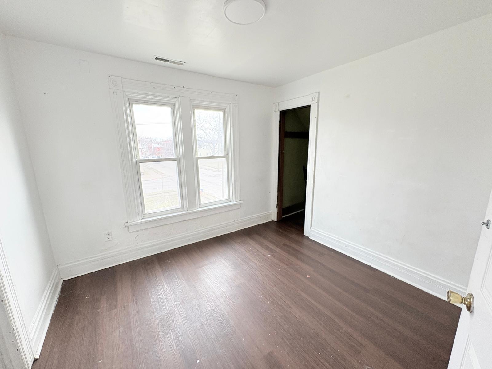 Building Photo - 833 N Michigan St