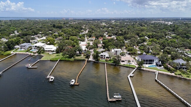 Building Photo - 214 15th Ave W