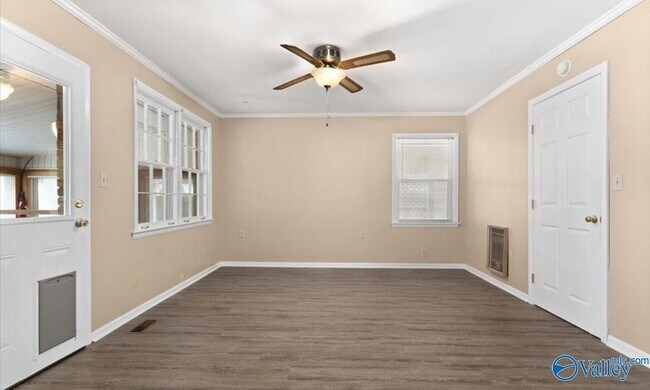 Building Photo - 3809 Saturn Dr SW