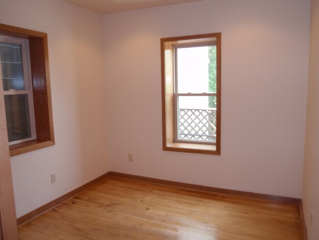 Building Photo - 520-524 S Park St
