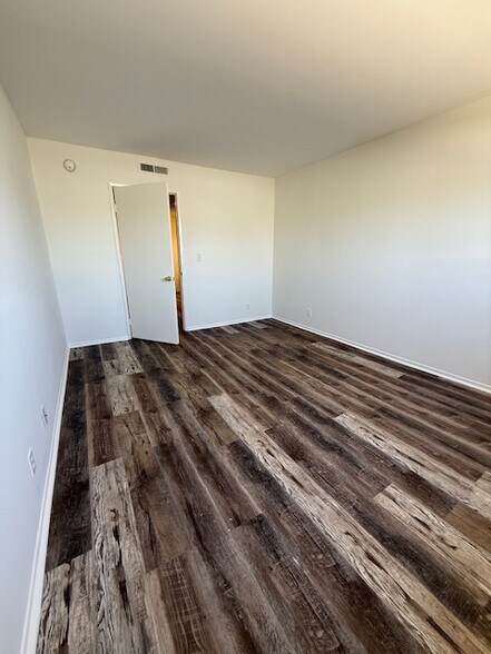 Building Photo - 4322 Matilija Ave