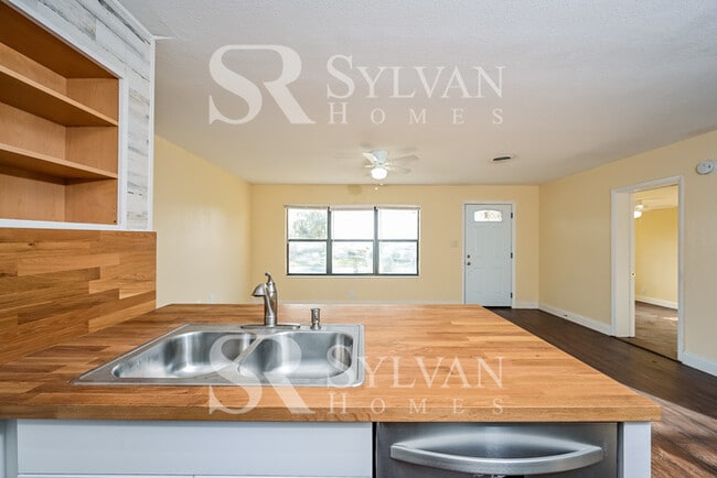 Building Photo - Prepare to be impressed by this 3 bedroom,...
