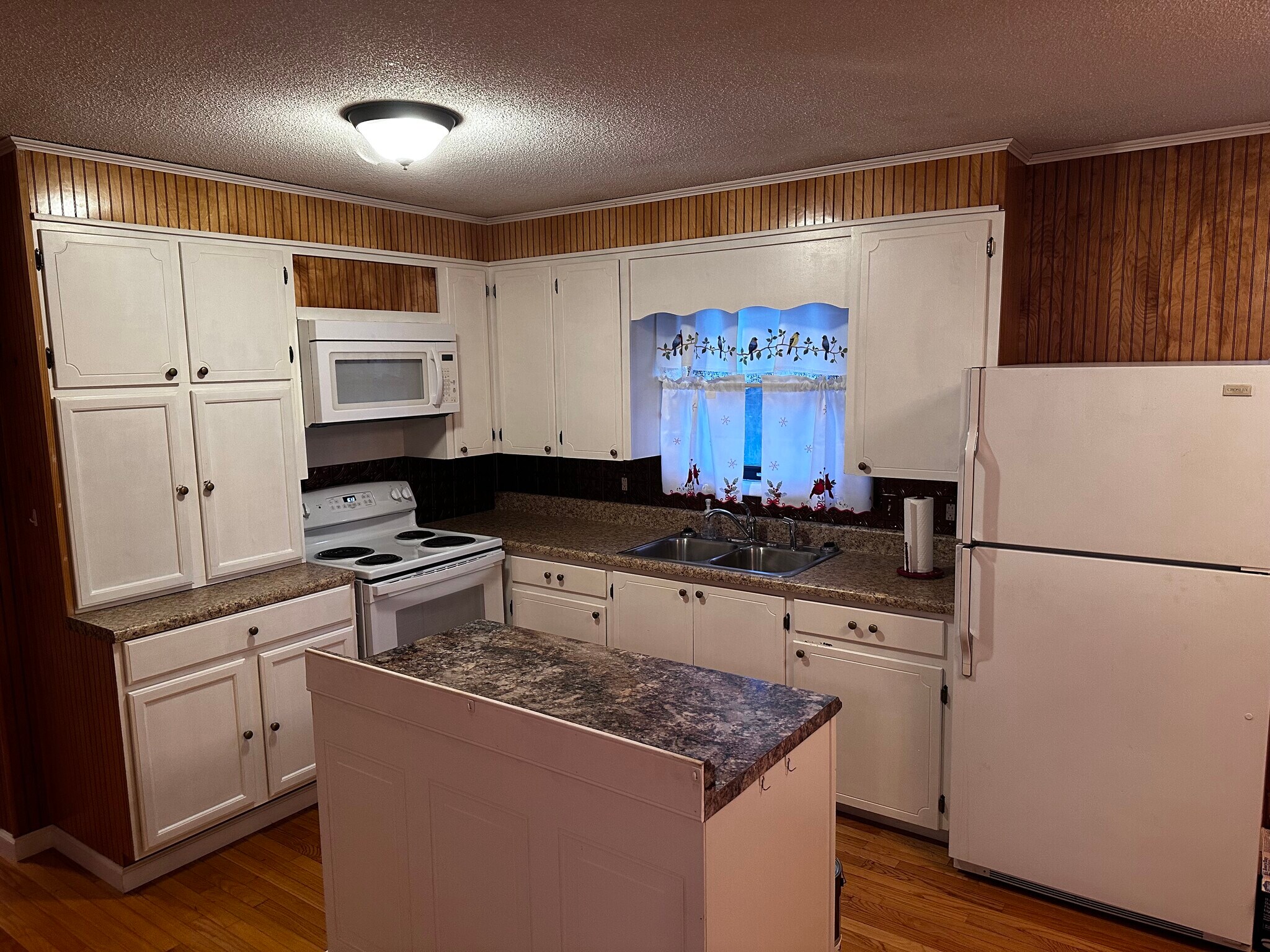 Building Photo - 3540 Wandering Ln NE