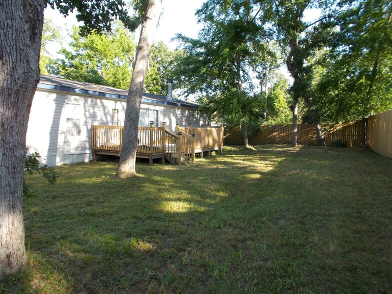 Building Photo - 22696 Lakeway Hbr