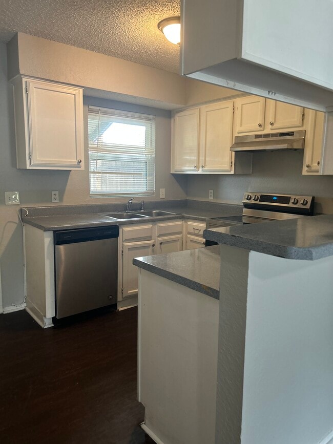 Building Photo - 2140 Aspen Dr
