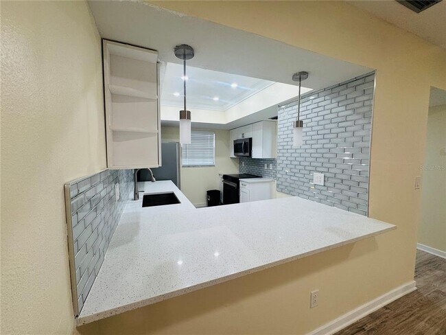 Building Photo - 1750 Belleair Forest Dr
