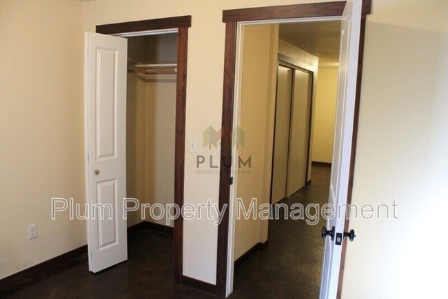 Building Photo - 1405 N Dickens St