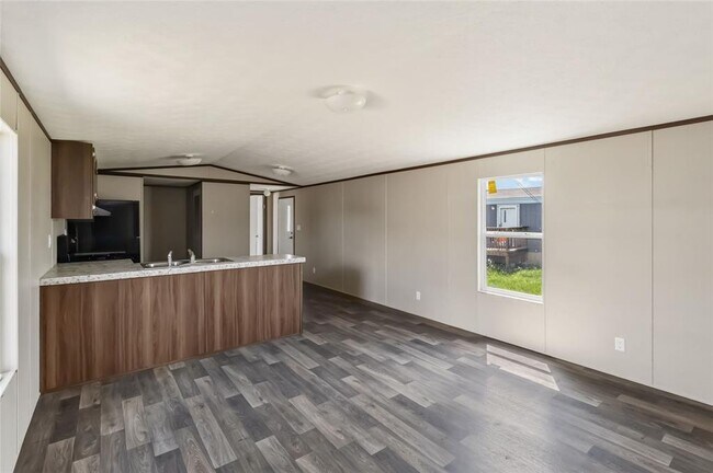 Building Photo - 5670 US-290