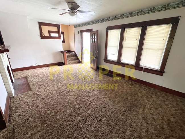 Building Photo - 2 bedrooms 1 bathroom house