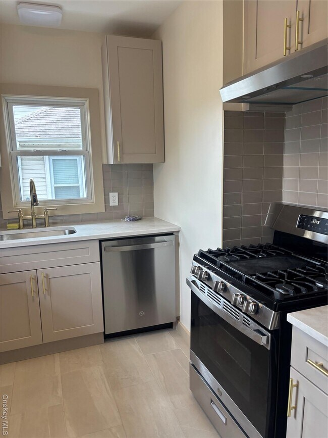 Building Photo - 19 Garfield Pl