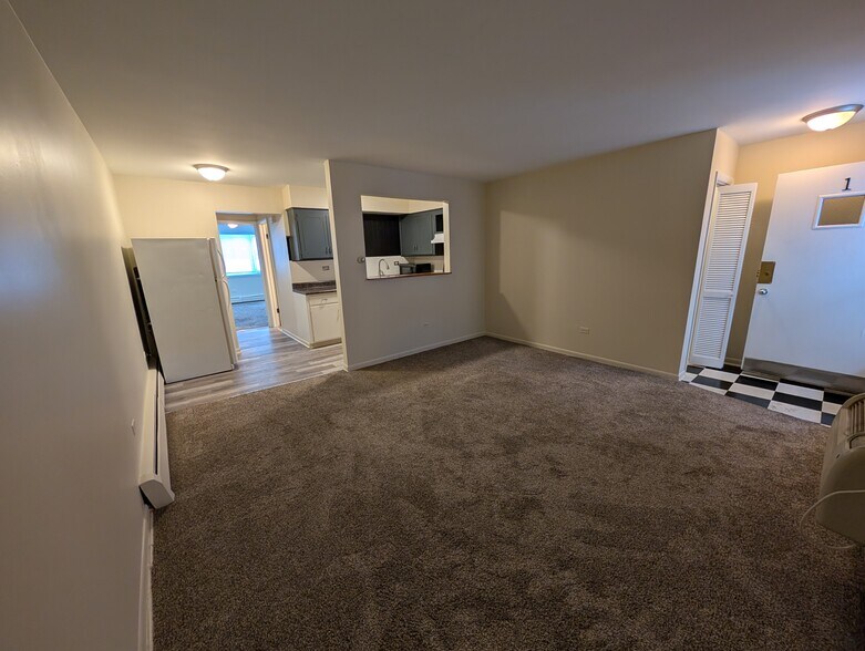 Main Living Area - 924 Warren Ave