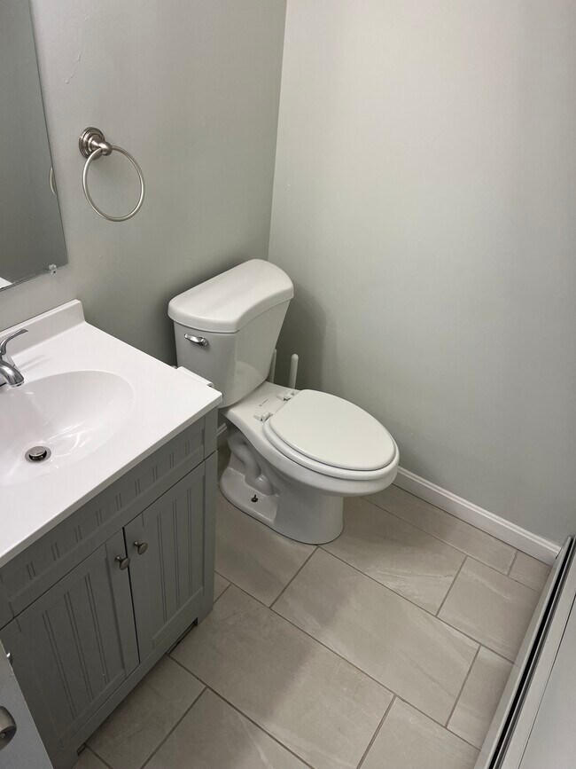 Building Photo - 55 Ridgeway Ave