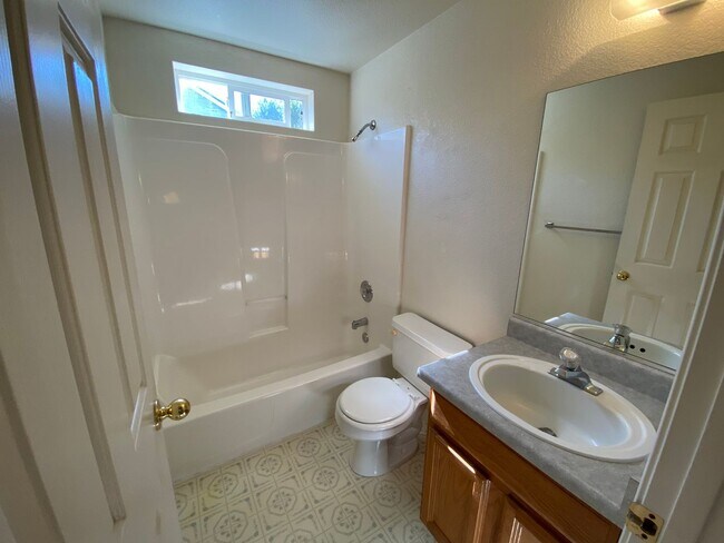 Building Photo - 1001 Sunburst Dr