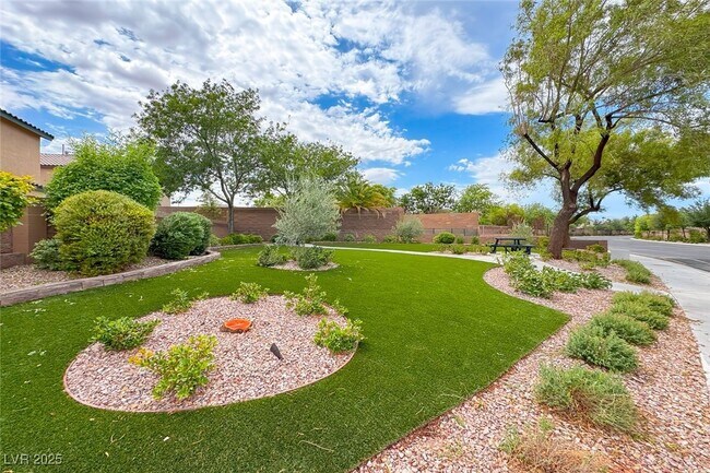 Building Photo - 5567 Cortu Ave