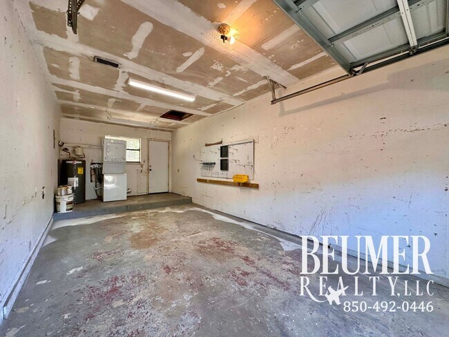 Building Photo - LEEWARD