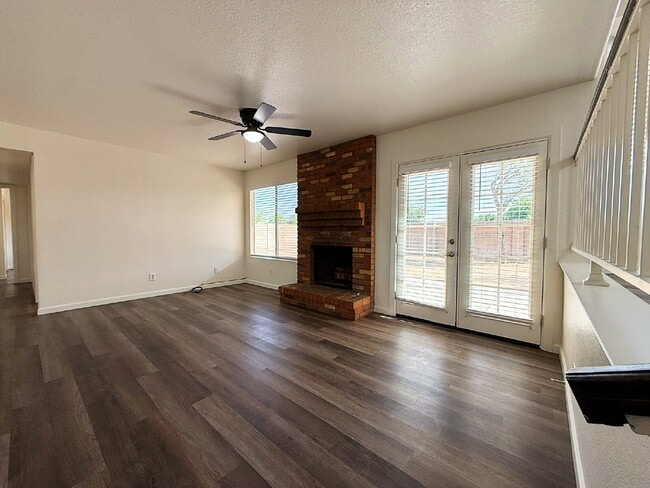 Building Photo - Spacious Garden Lakes Beauty – Vaulted Ceilings, 3-Car Garage & Stunning Upgrades!