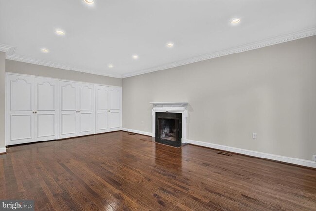 Building Photo - 6216 Goodview St