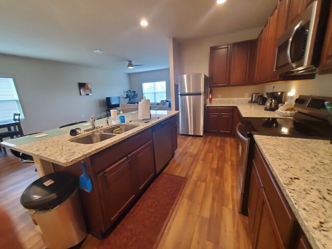 Building Photo - 3014 Del Mar Way
