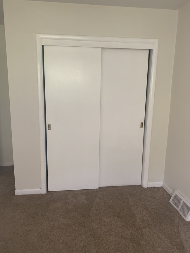 Closet in master bedroom - 4071 Balwynne Park Rd