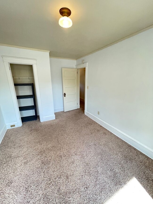 Building Photo - AVAILABLE NOW! 3 Bed/ 1 Bath Single Family...