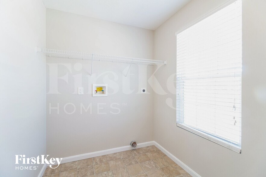 Building Photo - 2131 Picketside Dr
