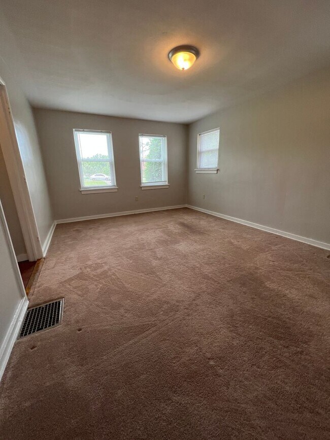 Building Photo - 1257 W 6th St