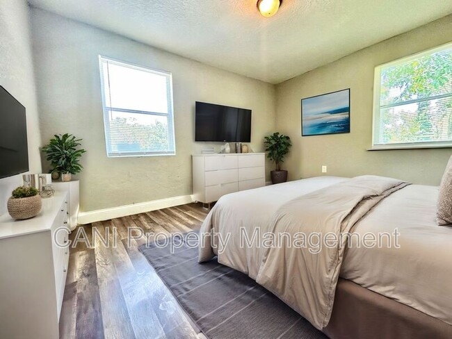 Building Photo - 418 Charles St